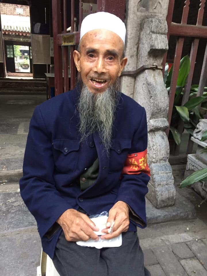 Mureeds in China to distribute chinese cake(jin gao)among chinese people and so...